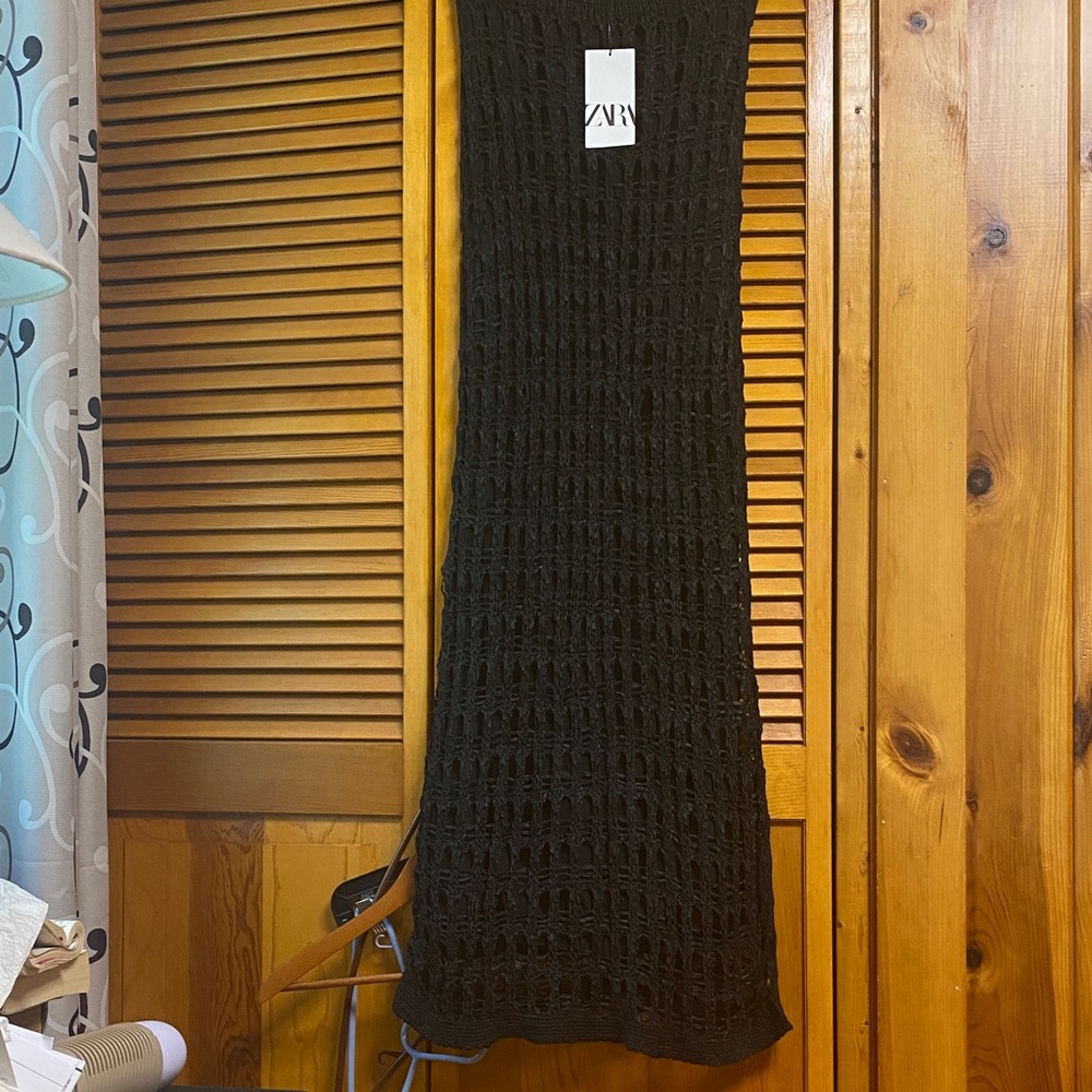 Zara Black Maxi Skirt beautiful skirt rubber around waist length 46”waist 16”